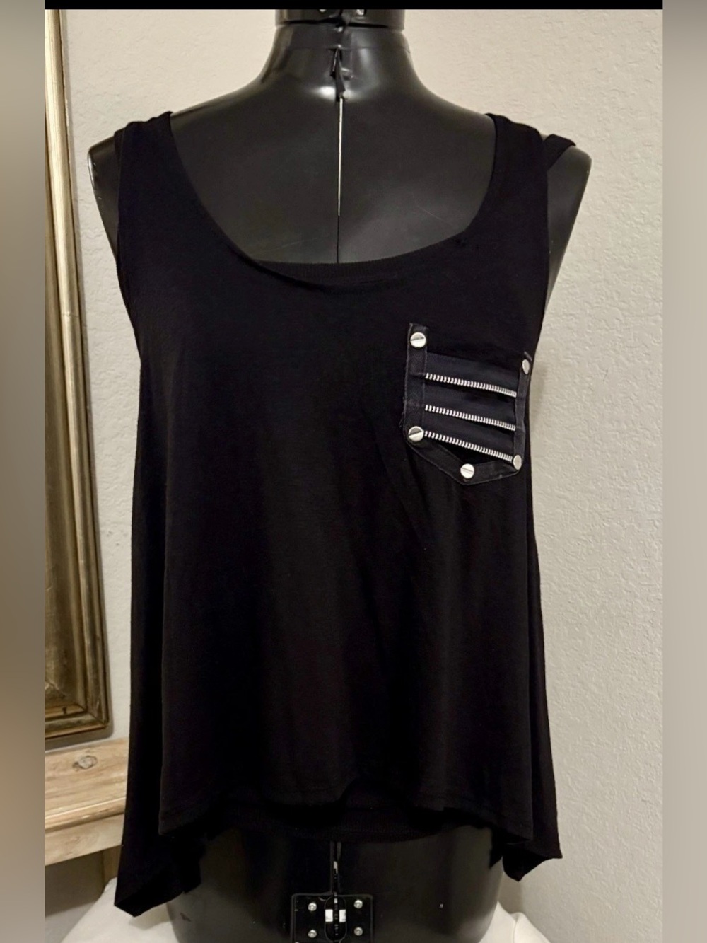 Sweet Love Y2K  Women’s Black Studded Tank Top Size Small. Silver snap buttons